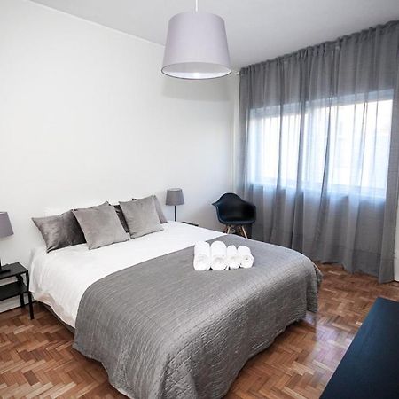 Downtown 3 Bedroom With Balcony - Quiet Street - Family Friendly - Groups 포르투 외부 사진