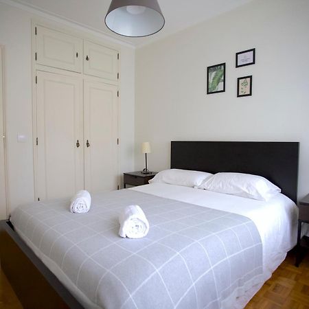 Downtown 3 Bedroom With Balcony - Quiet Street - Family Friendly - Groups 포르투 외부 사진