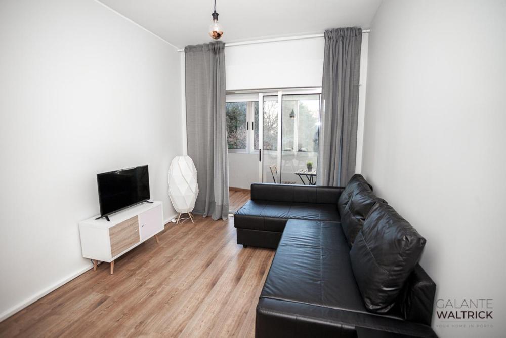Downtown 3 Bedroom With Balcony - Quiet Street - Family Friendly - Groups 포르투 외부 사진