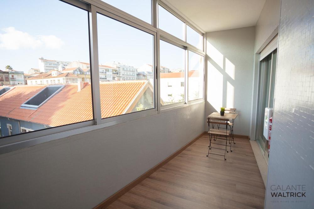 Downtown 3 Bedroom With Balcony - Quiet Street - Family Friendly - Groups 포르투 외부 사진