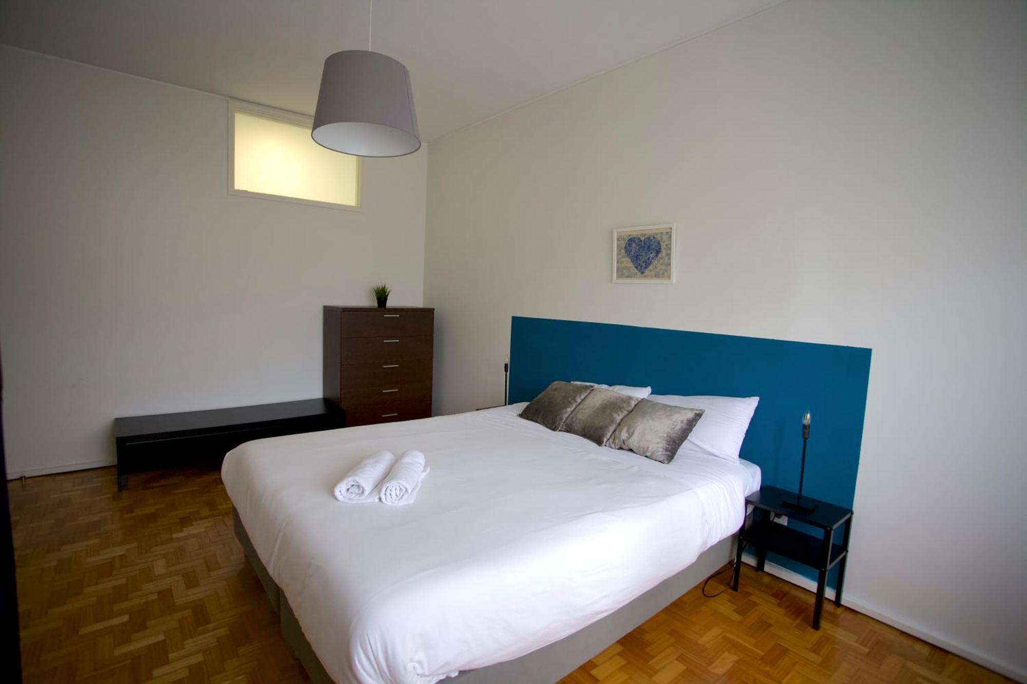 Downtown 3 Bedroom With Balcony - Quiet Street - Family Friendly - Groups 포르투 외부 사진