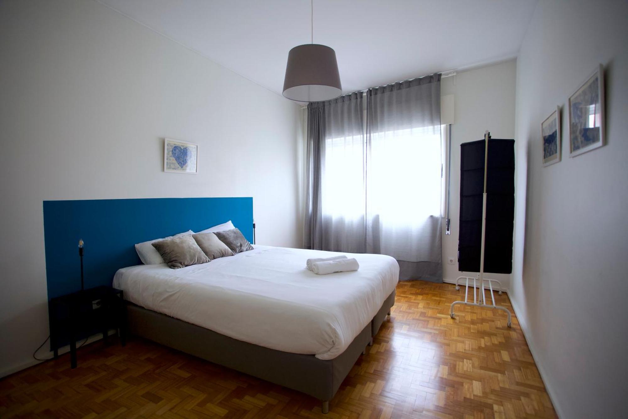 Downtown 3 Bedroom With Balcony - Quiet Street - Family Friendly - Groups 포르투 외부 사진