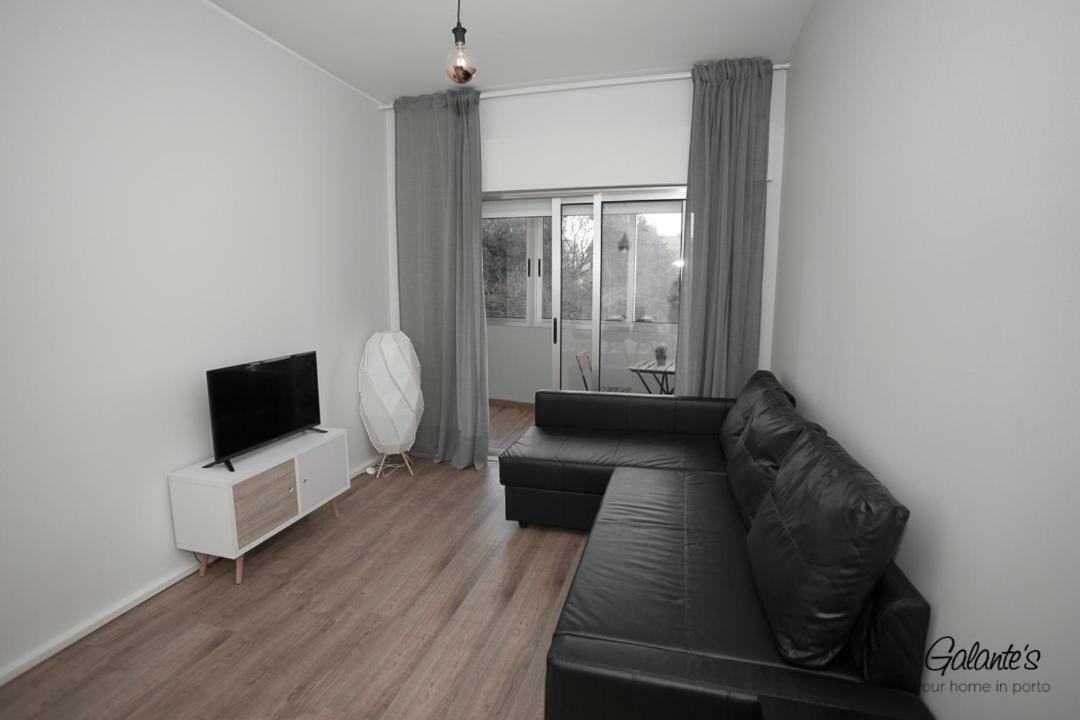 Downtown 3 Bedroom With Balcony - Quiet Street - Family Friendly - Groups 포르투 외부 사진