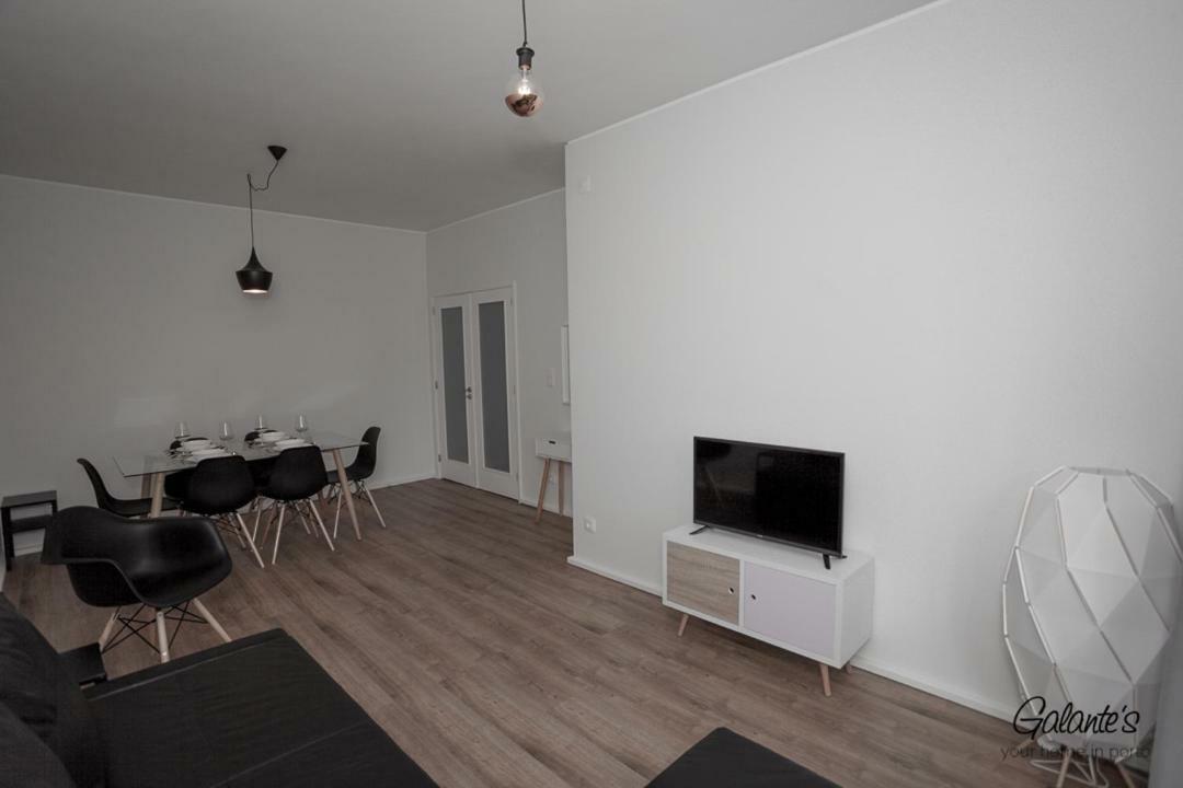 Downtown 3 Bedroom With Balcony - Quiet Street - Family Friendly - Groups 포르투 외부 사진
