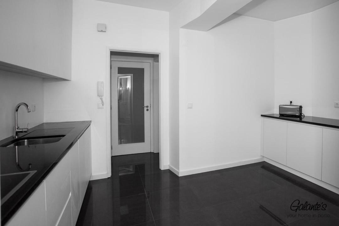 Downtown 3 Bedroom With Balcony - Quiet Street - Family Friendly - Groups 포르투 외부 사진